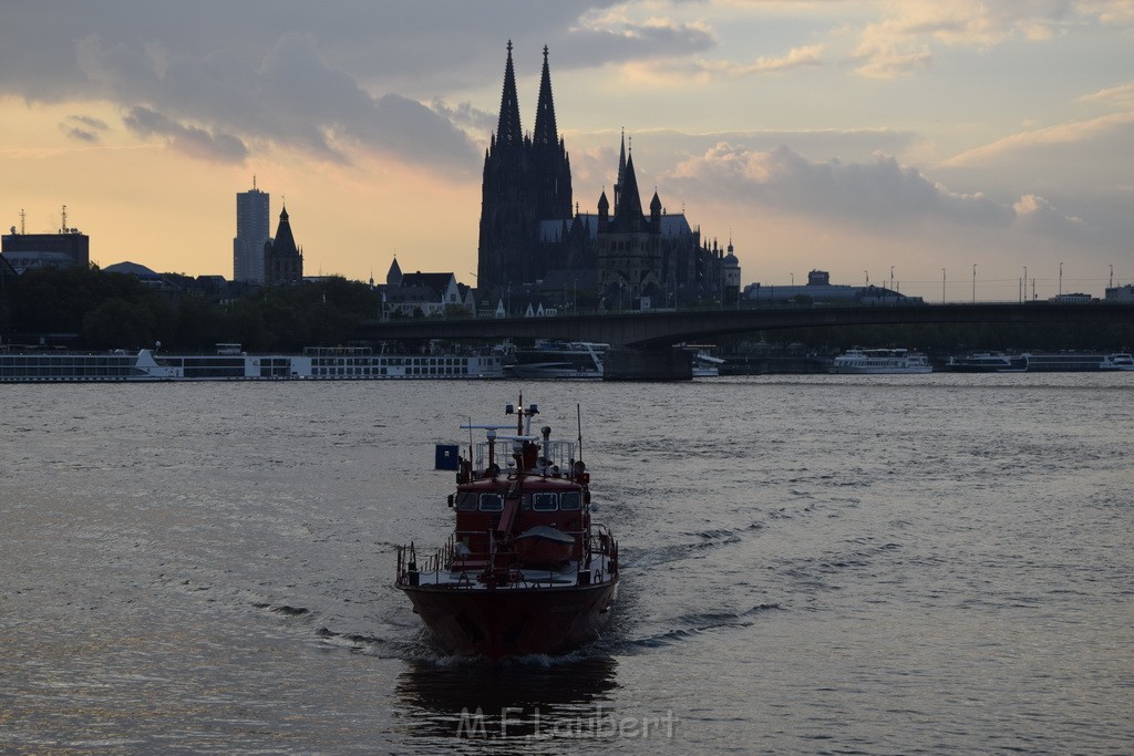 PRhein Koeln Porz Ensen Schwimmer untergegangen P181.JPG - Miklos Laubert